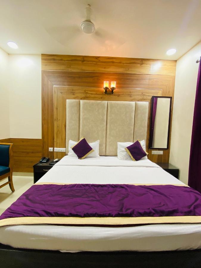 Hotel Pradeep Palace 고라크푸르 외부 사진