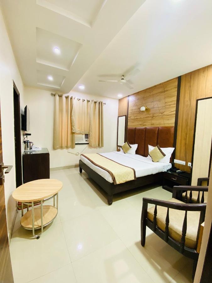 Hotel Pradeep Palace 고라크푸르 외부 사진